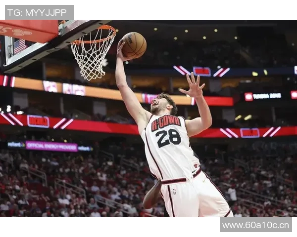 火箭队中锋战力比拼与战术作用分析